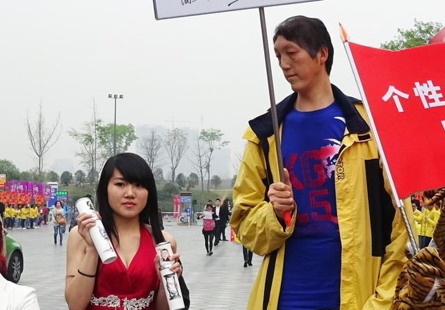 沃尔夫斯堡胜利大放异彩，球迷鼓舞高涨