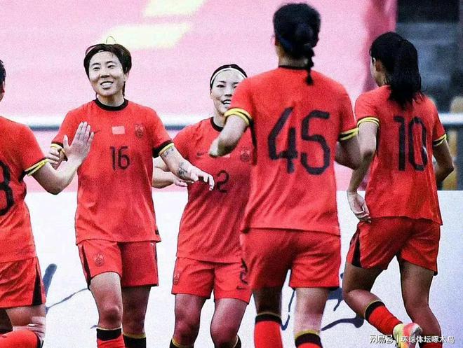 国际足坛女运动员在对决中展现出色风采的简单介绍