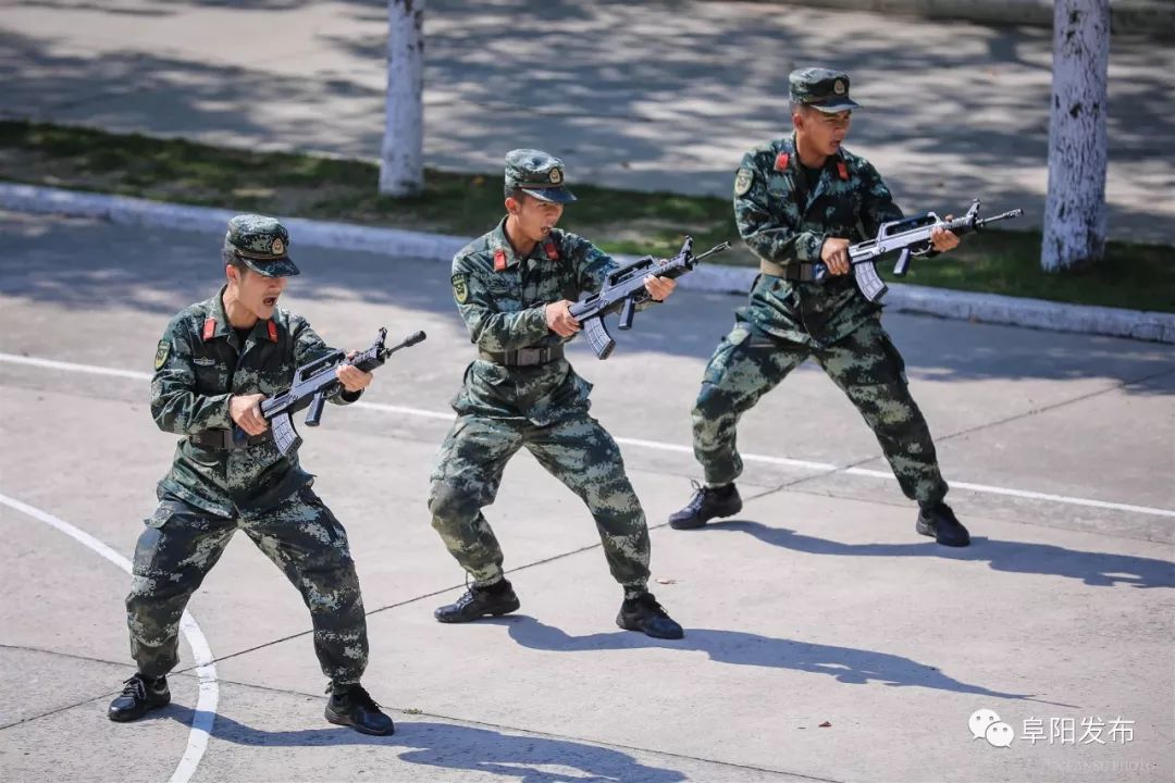 赛事战况层出不穷，战术变化令人眼花缭乱